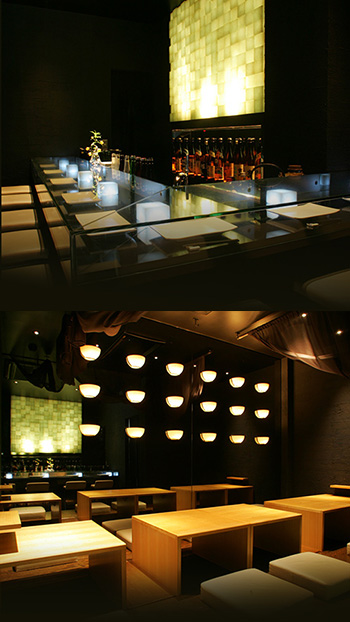 路地とうやのカウンター席と小あがり席